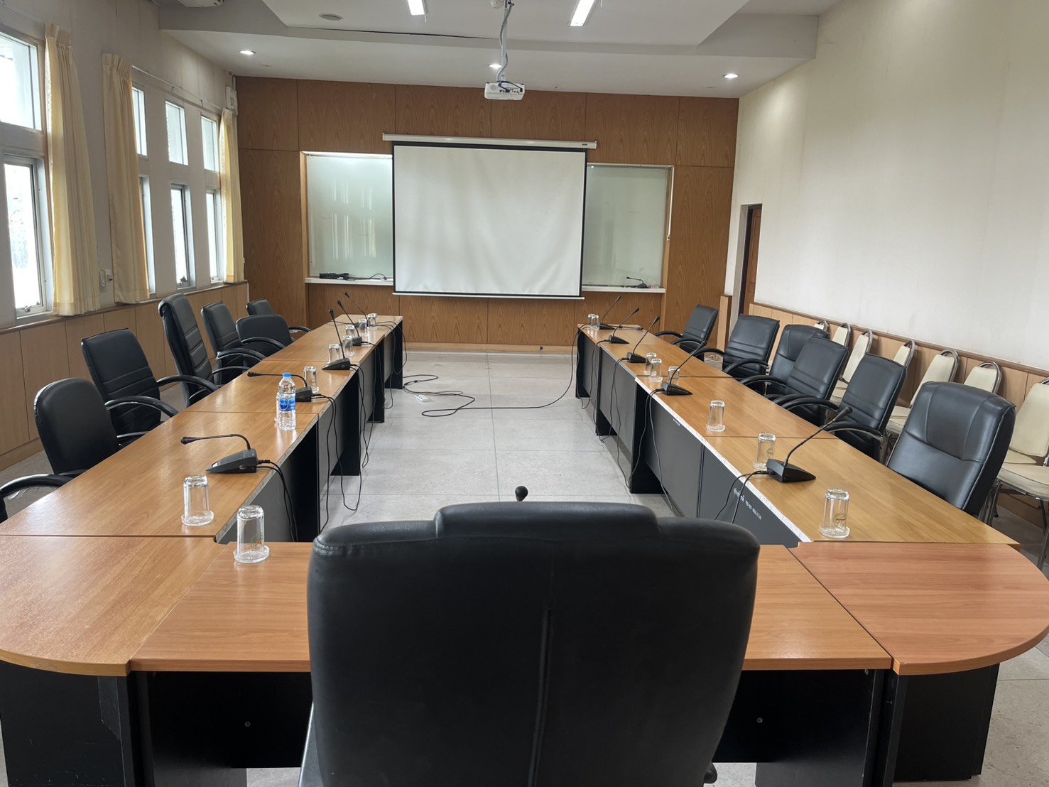 ห้องประชุมพนมรวี