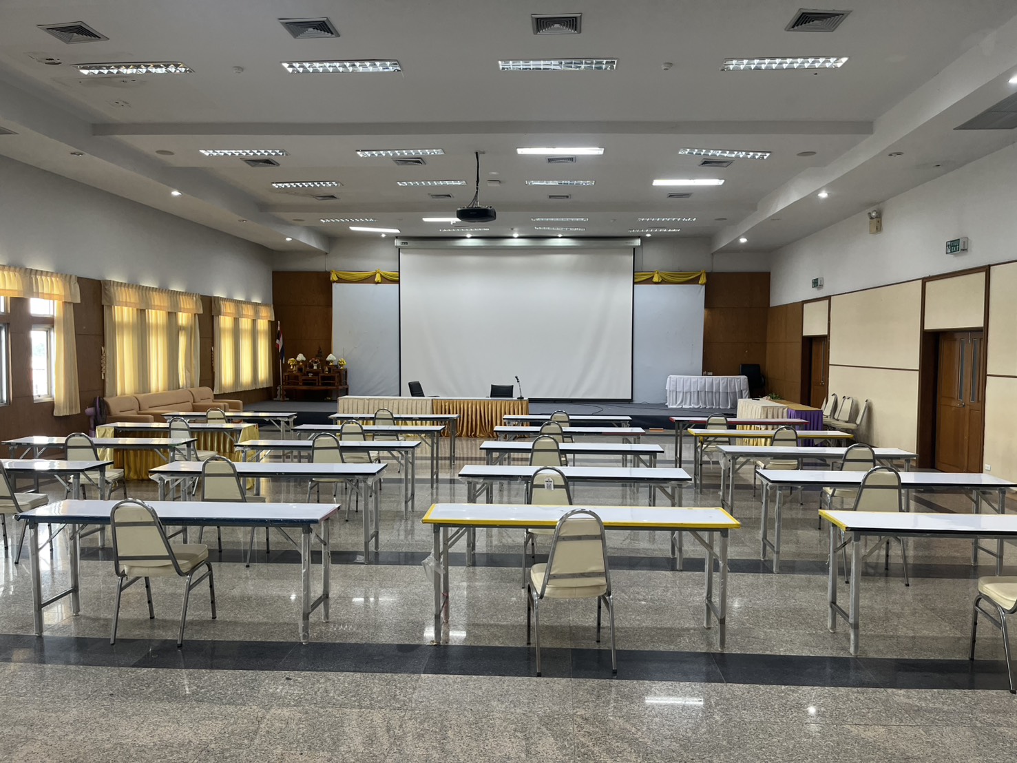 ห้องประชุมพนมนาคา